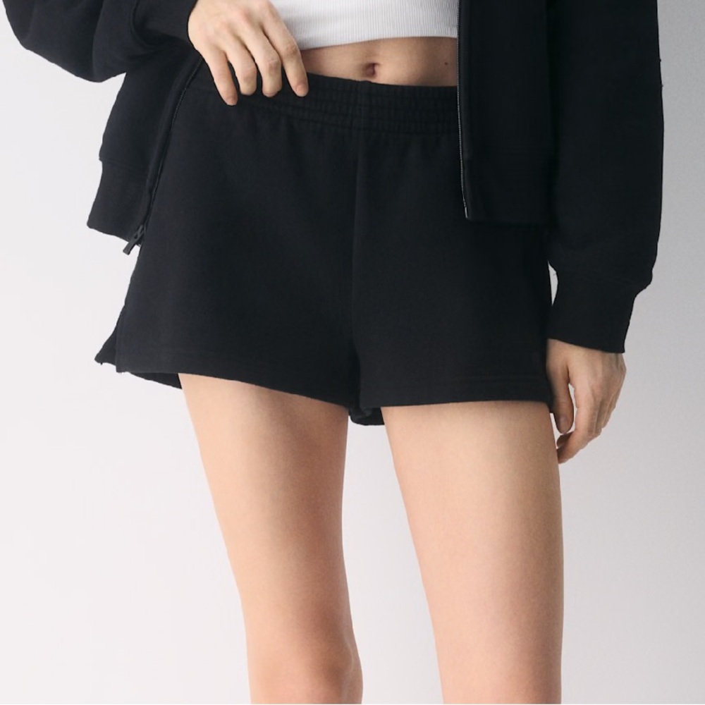 Aritzia • Cozy Sweatfleece Perfect Hi-Rise Mini Fleece Lined Shorts